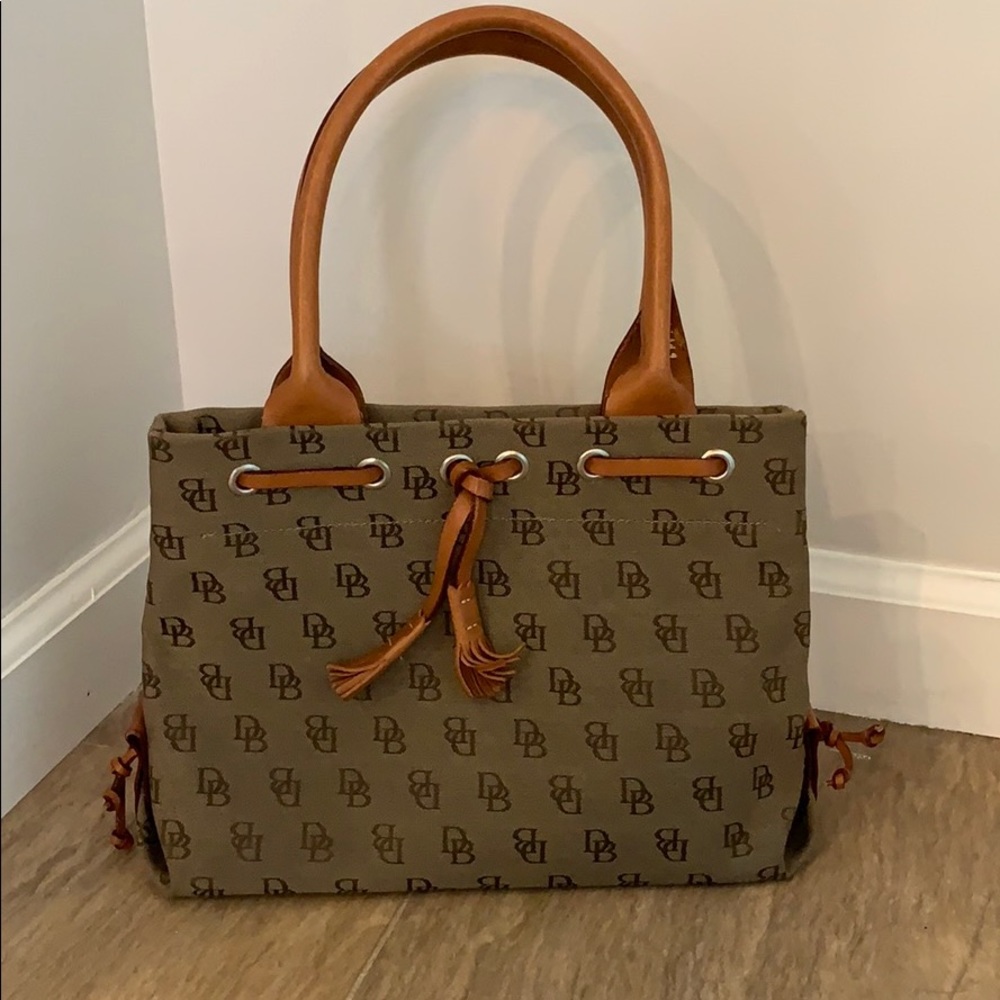 Medium size Dooney and Bourke Bag